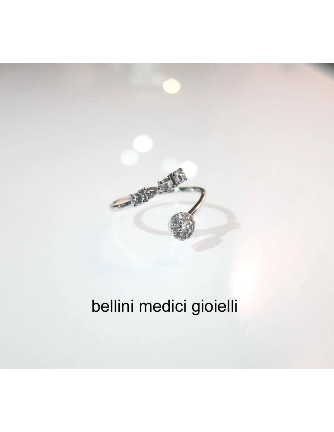 Anello contrarier in oro bianco con brillanti