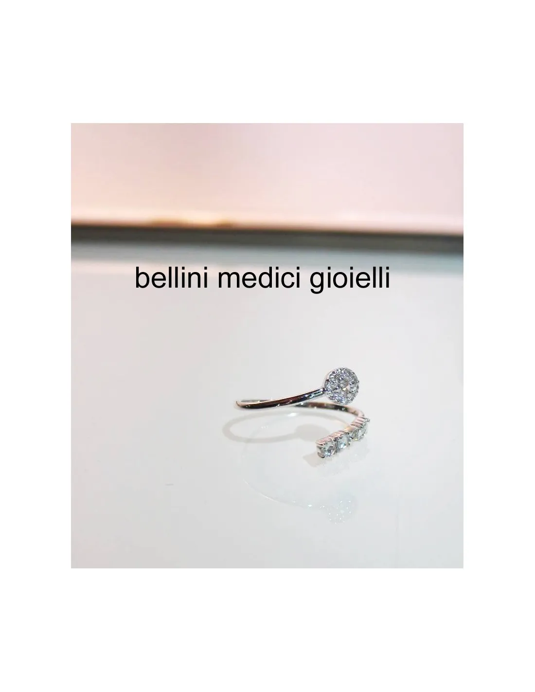 Anello contrarier in oro bianco con brillanti