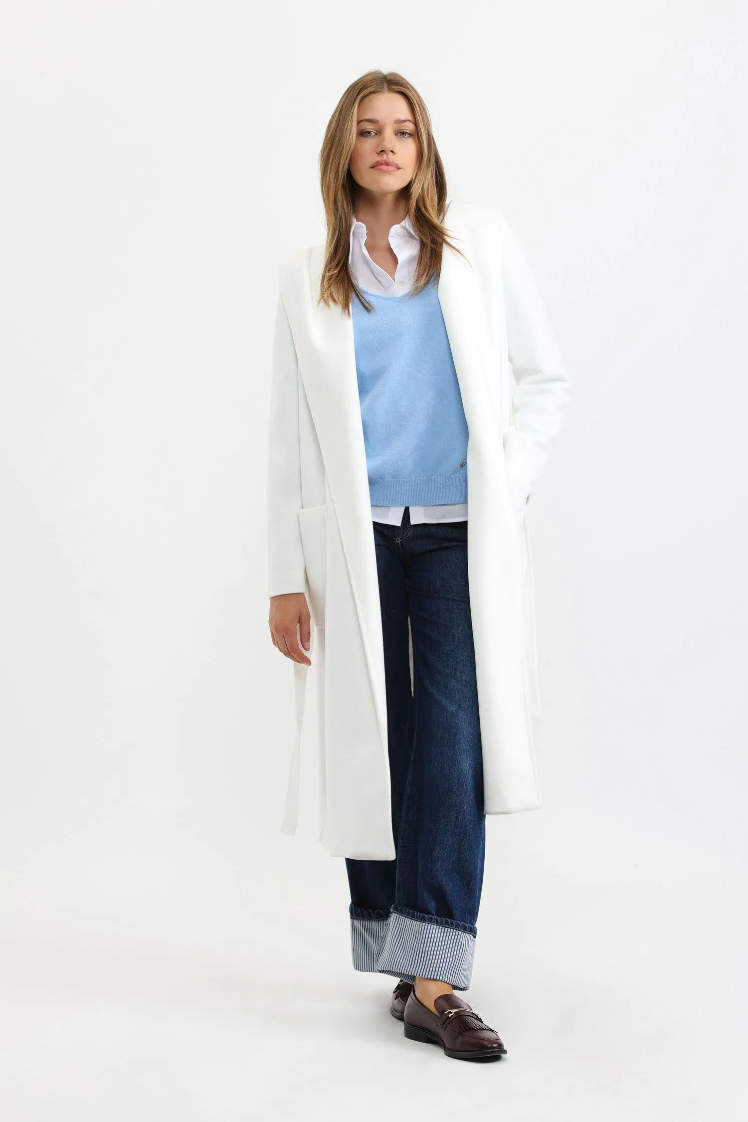 Cappotto con cappuccio e cintura 