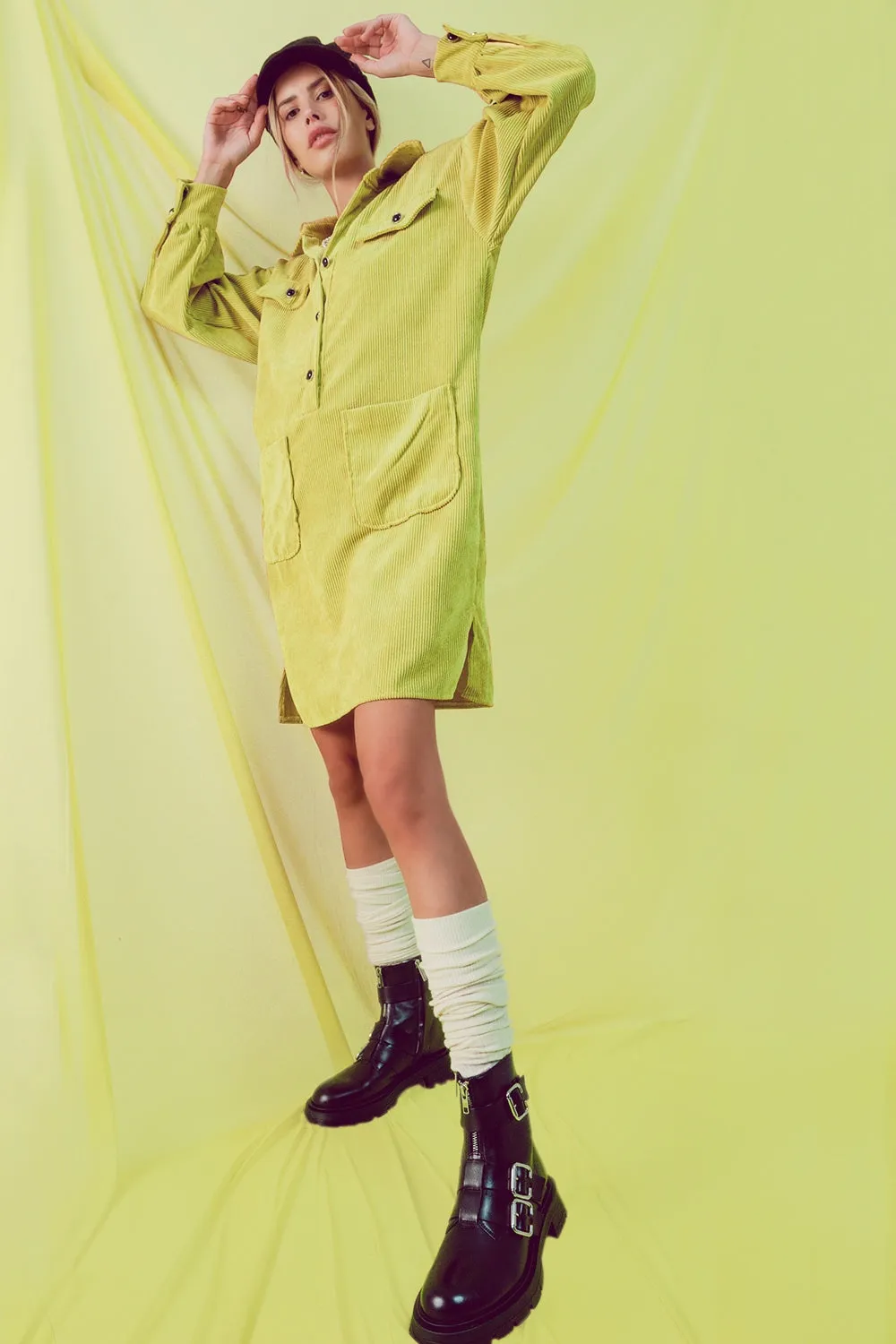 Mini abito a camicia in velluto lime