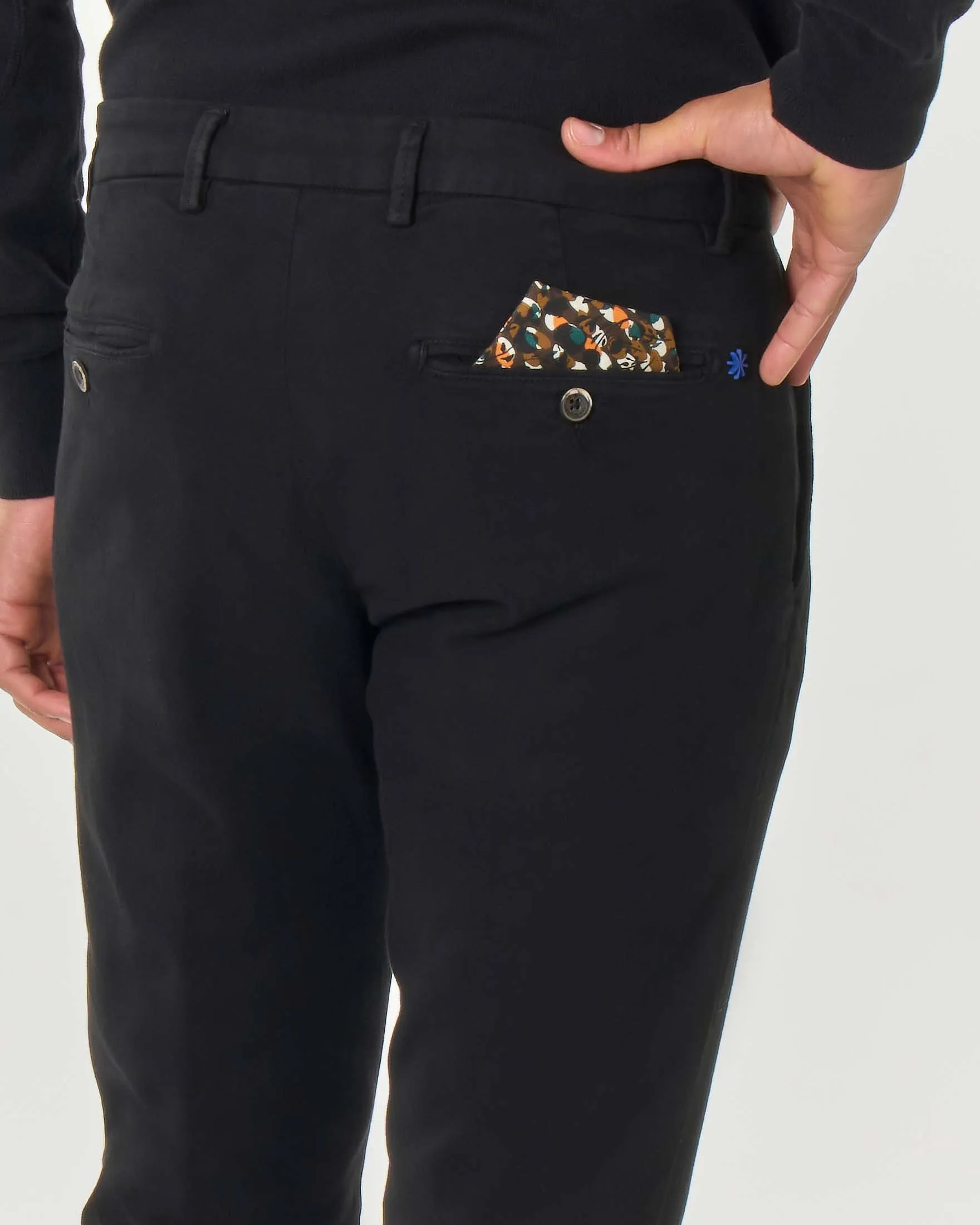 Pantalone chino nero in cotone stretch micro armatura