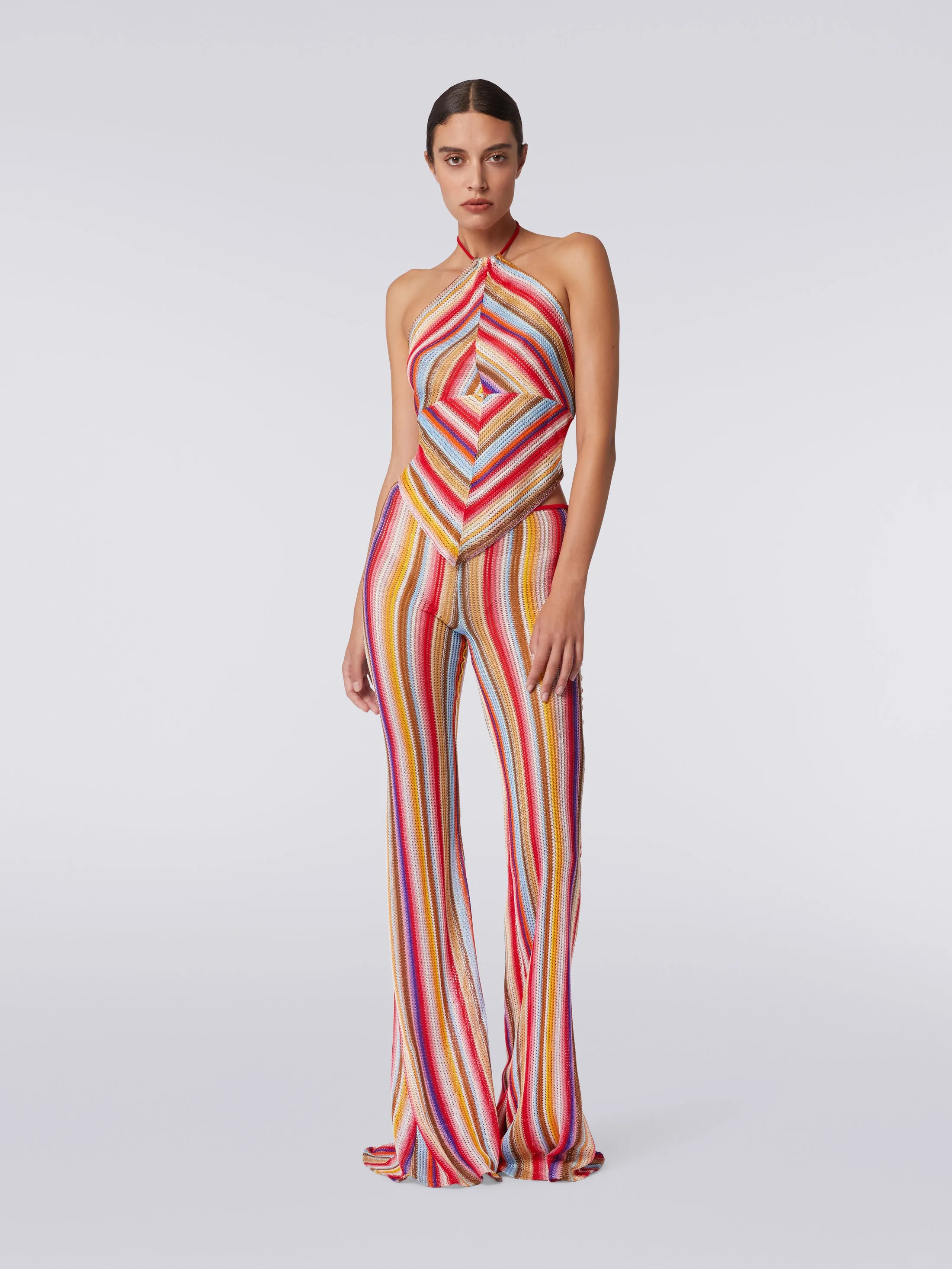 Pantaloni svasati in crochet rigato